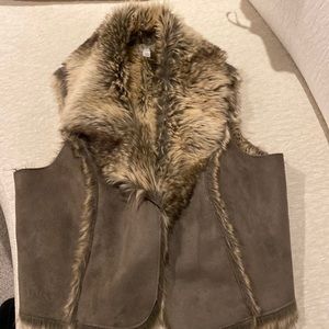 Gray vest with fur